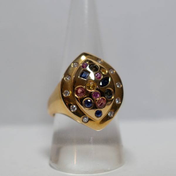 Gold Ring with Sapphires and Brilliants