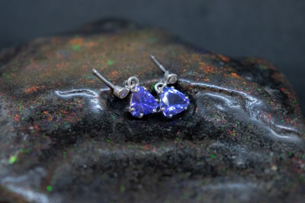 Tanzanite and Brilliant Earrings